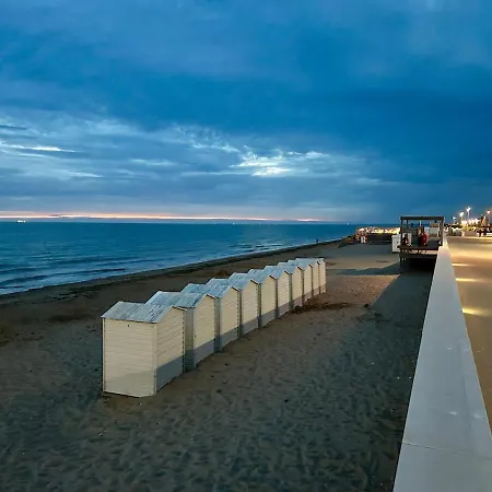 A 100m De La Apartment